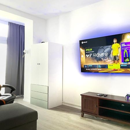 Jaybnb - Gaming Apartment Ps5 65 Zoll 4K Tv Wohnung Mit Balkon Dortmund Buitenkant foto